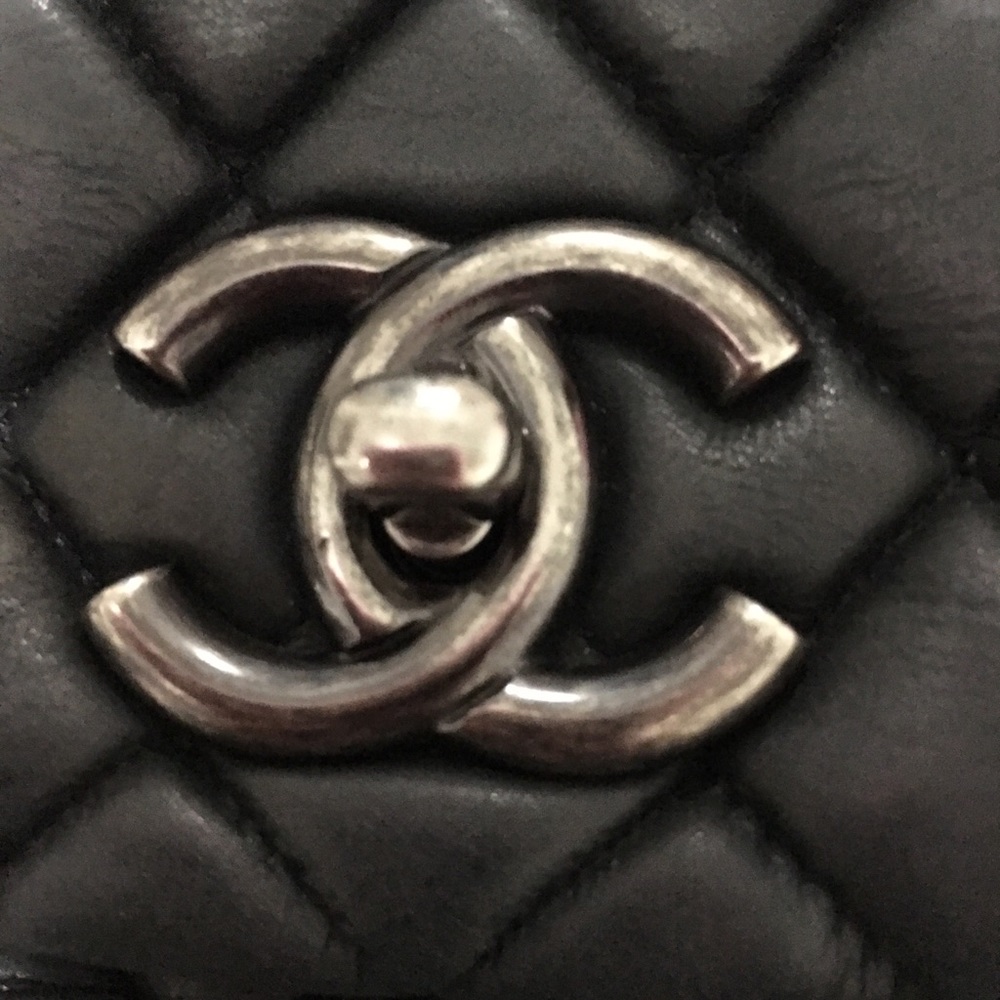 CHANEL - Picture 5 of 8